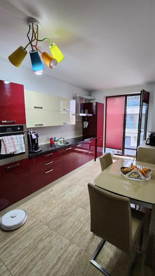 Apartament cu 3 camere decomandat, mobilat în 13 Decembrie