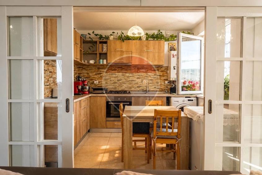 Apartament cu 3 camere decomandat în Bucium