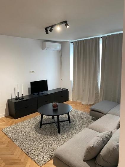 Apartament cu 3 camere semidecomandat, mobilat în Ștefan cel Mare