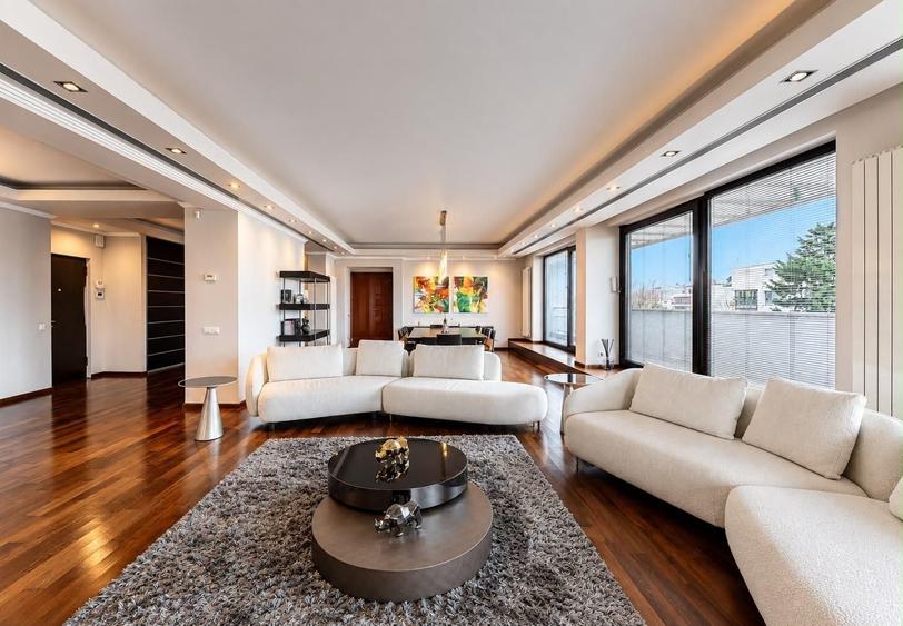 Apartament cu 5 camere în Aviatorilor