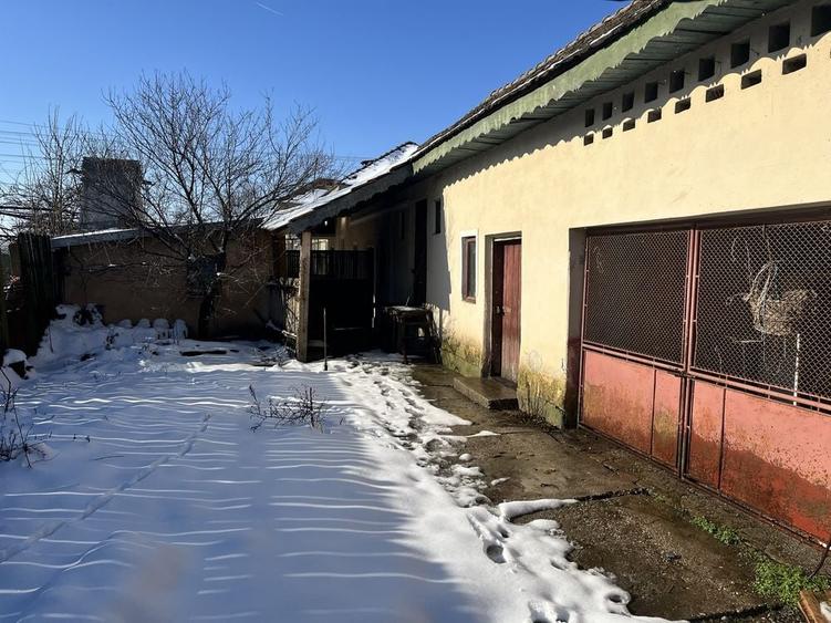 Casă cu 4 camere în Vișina