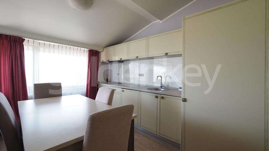 Apartament cu 3 camere semidecomandat, mobilat în Aviației