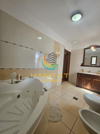 Casă individuală cu 5 camere cu Canalizare în Central