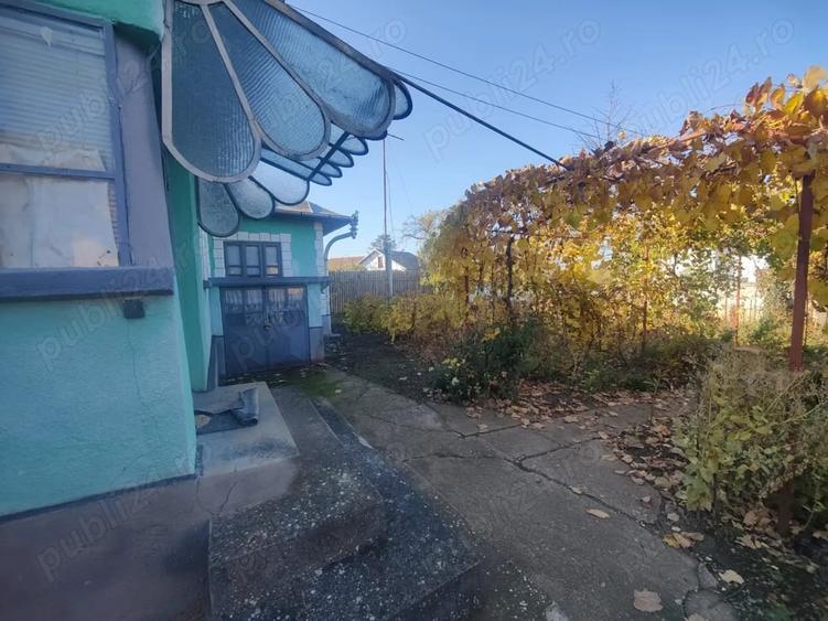 Casă cu 5 camere cu Teren 1820 Mp în Perișor