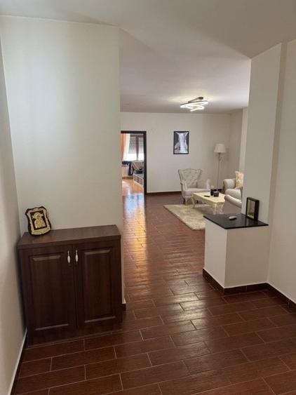 Apartament cu 2 camere decomandat, mobilat în Siret