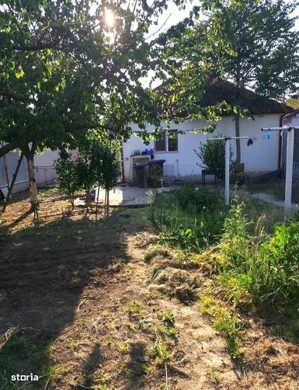 Casă cu 3 camere decomandat în Girocului