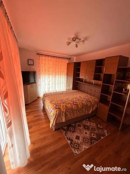 Apartament cu 2 camere decomandat în Tractorul