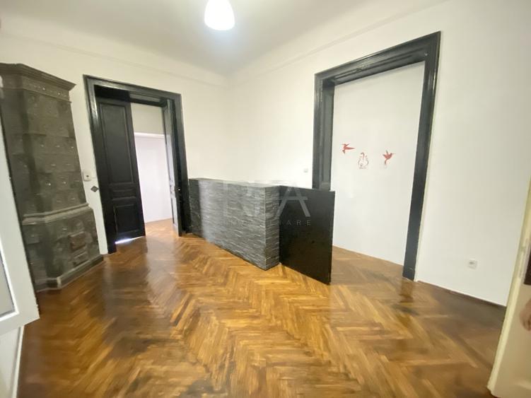 Apartament cu 3 camere semidecomandat în Regina Elisabeta