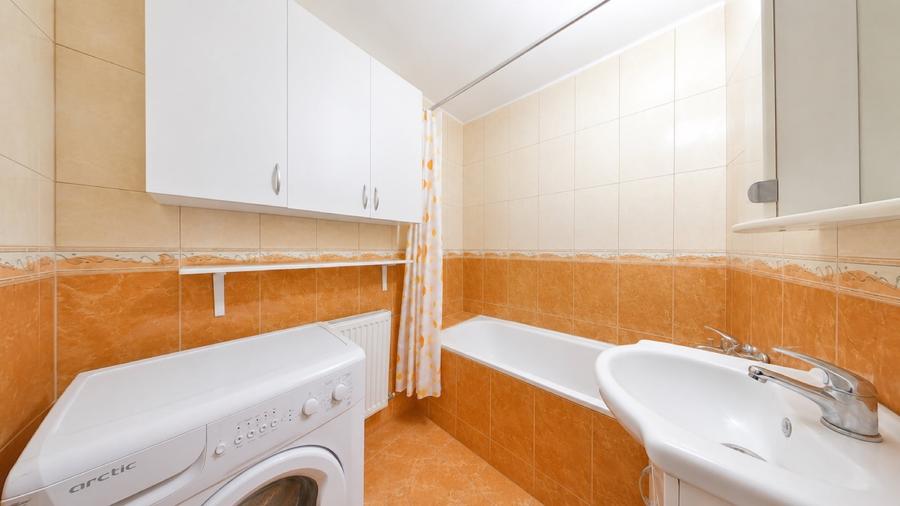 Apartament cu 2 camere semidecomandat, mobilat în Șofronea