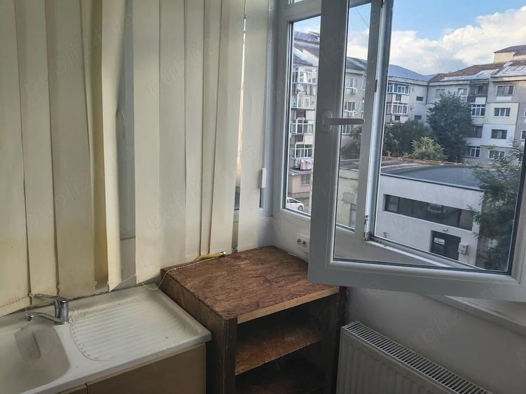 Garsonieră decomandată în Central