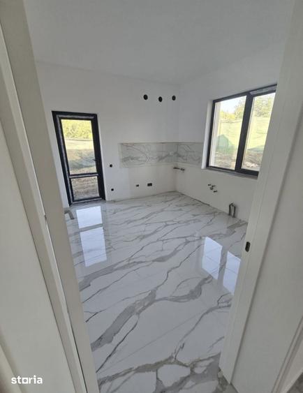 Casă cu 3 camere cu Teren 450 Mp în Tomești