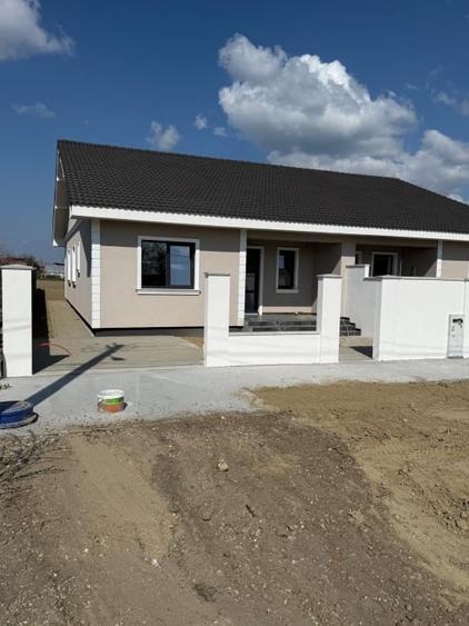 Duplex cu 3 camere cu Canalizare în Beregsău Mare