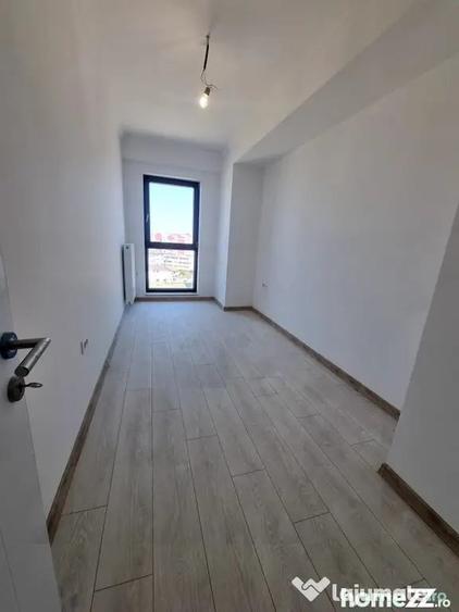Apartament cu 3 camere decomandat în Energia