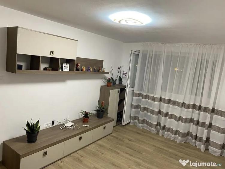 Apartament cu 3 camere decomandat, mobilat în Pantelimon