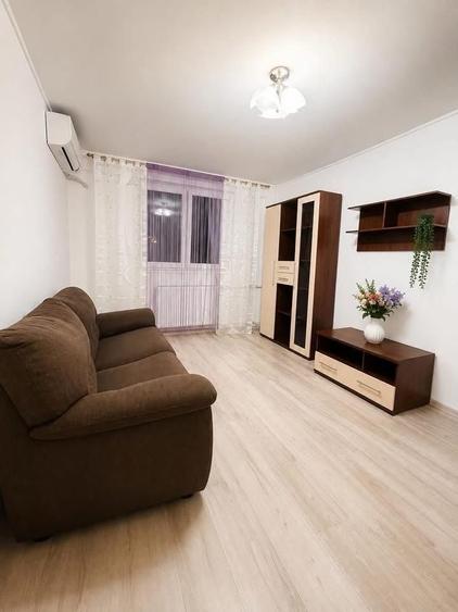 Apartament cu 3 camere decomandat în Lacul Tei