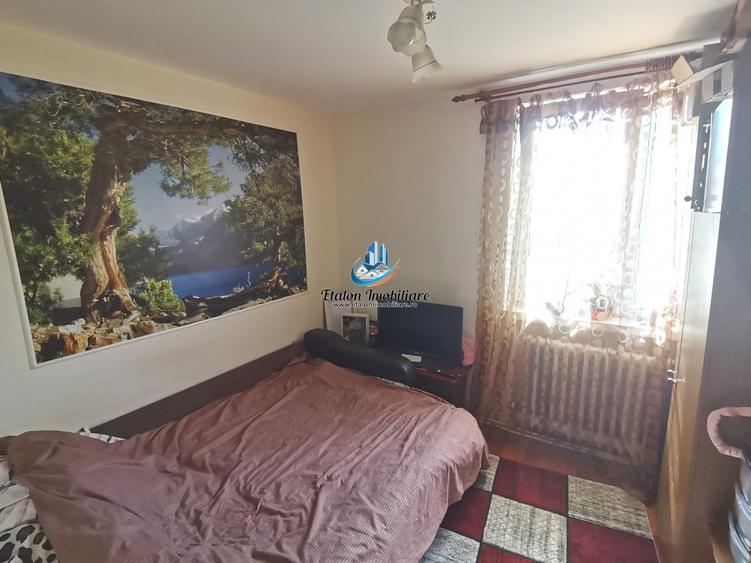 Apartament cu 3 camere semidecomandat în Dărmănești