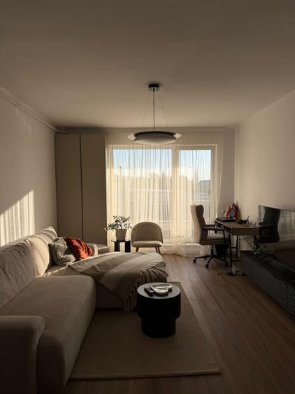 Apartament cu 2 camere semidecomandat, mobilat în Între Lacuri