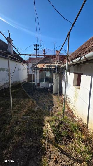 Casă cu 3 camere cu Teren 477 Mp în Central