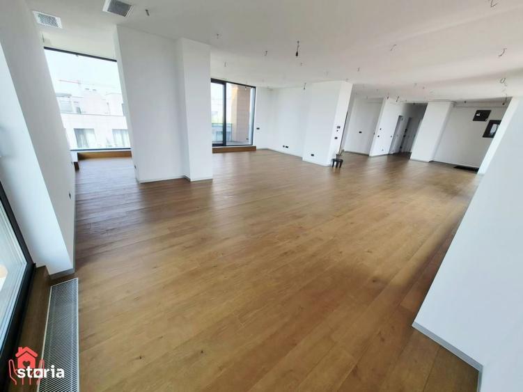 Apartament cu 4 camere în Băneasa