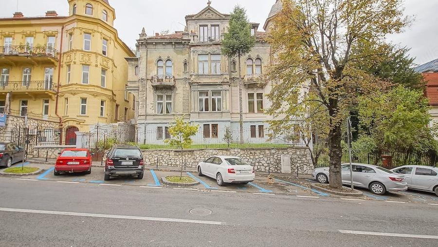 Apartament cu 3 camere decomandat în Centrul Istoric