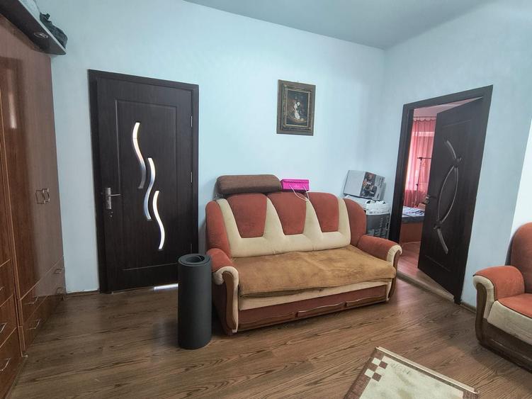 Apartament cu 4 camere semidecomandat în Cazino