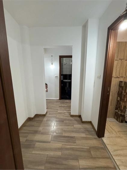 Apartament cu 3 camere decomandat în Girocului