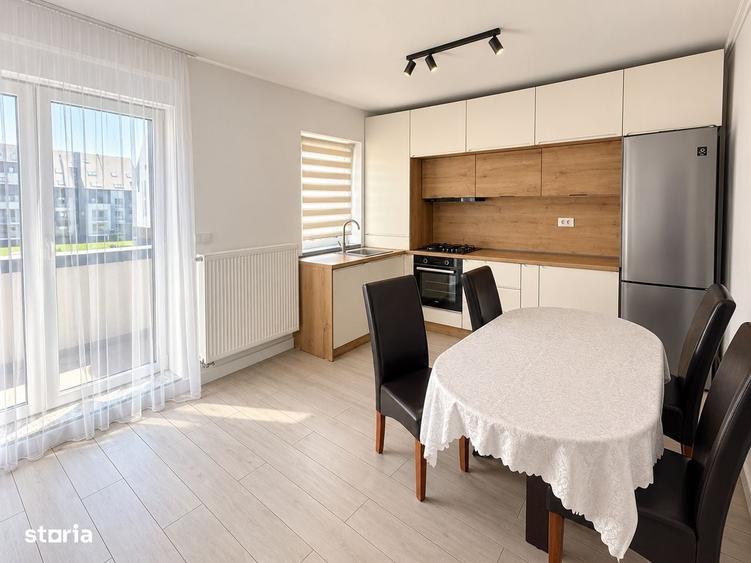Apartament cu 3 camere decomandat în Tractorul