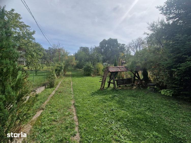 Casă cu 5 camere cu Teren 2000 Mp în Comarnic