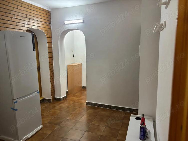 Apartament cu 3 camere semidecomandat în Obcini