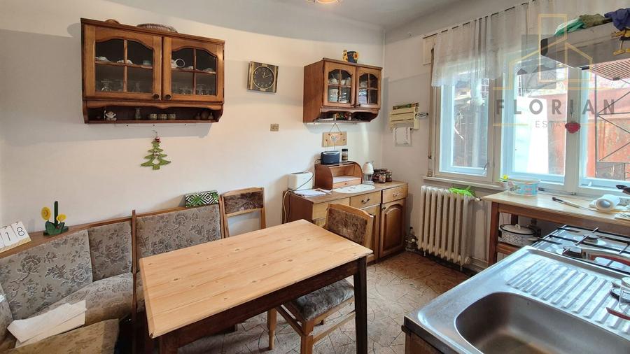 Casă cu 3 camere cu Canalizare în Central