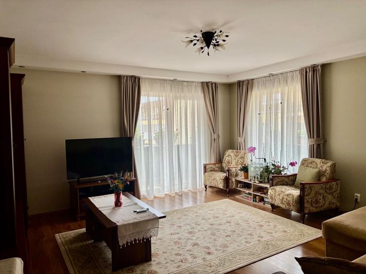 Apartament cu 3 camere decomandat în Florești