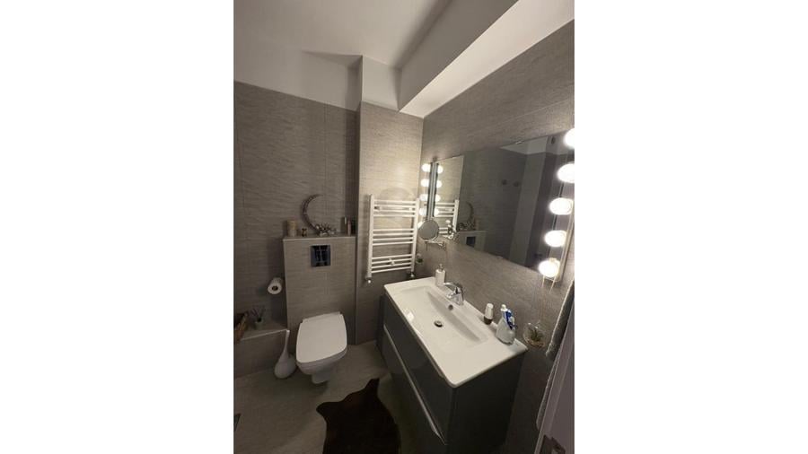 Apartament cu 2 camere decomandat, mobilat în Central