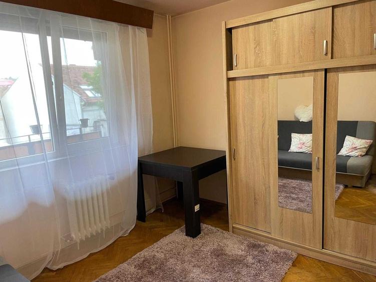 Apartament cu 3 camere decomandat, mobilat în Ultracentral