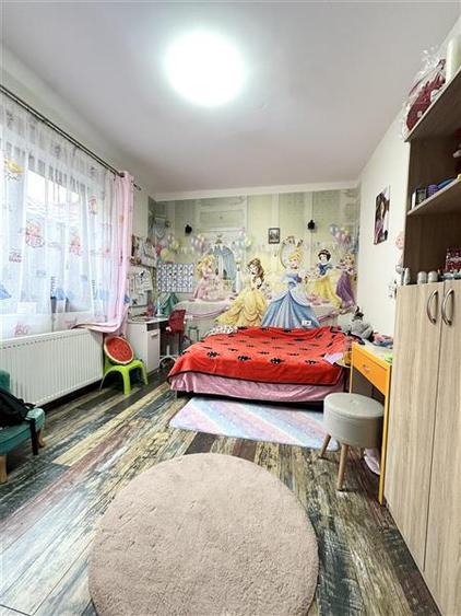 Casă individuală cu 4 camere cu Canalizare în Poiana
