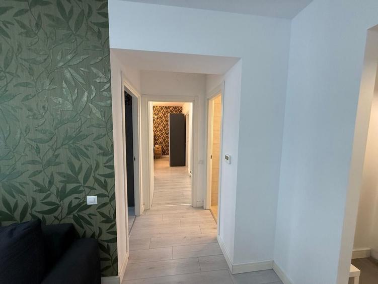 Apartament cu 3 camere semidecomandat, mobilat în Pipera