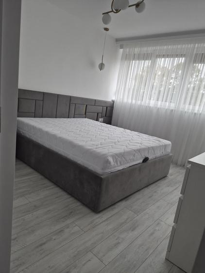 Apartament cu 3 camere decomandat în Școlilor