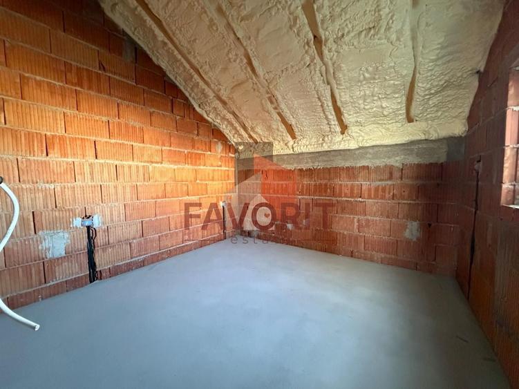 Duplex cu 4 camere cu Canalizare în Sânandrei
