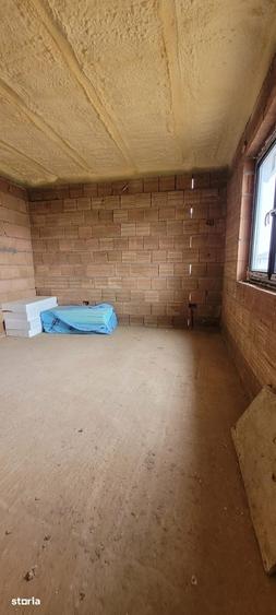 Casă cu 4 camere cu Teren 550 Mp în Lazuri
