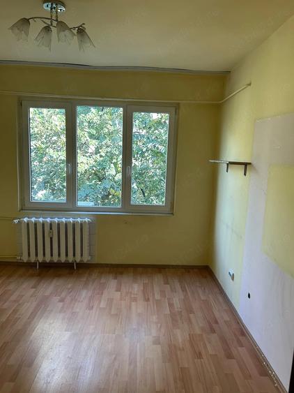 Apartament cu 3 camere decomandat în Iosia