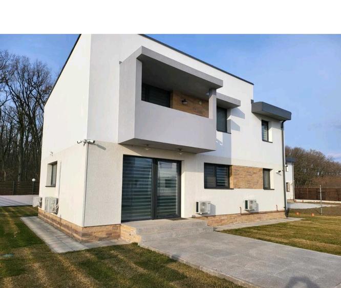 Casă cu 4 camere cu Teren 580 Mp în Tamași