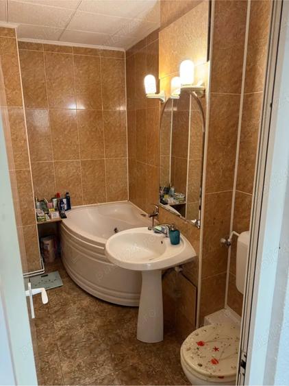 Apartament cu 3 camere decomandat în Răcădău