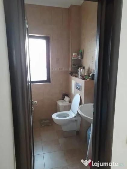 Apartament cu 3 camere decomandat în Anda