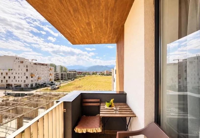 Apartament cu 3 camere decomandat, mobilat în Tractorul