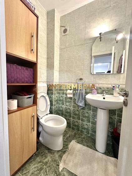 Apartament cu 3 camere decomandat, mobilat în Central