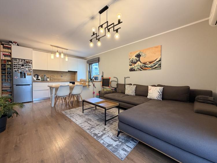 Apartament cu 3 camere semidecomandat, mobilat în Europa