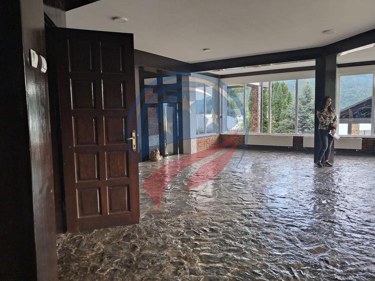Hotel/Pensiune, de 713 mp, în Eșelnița