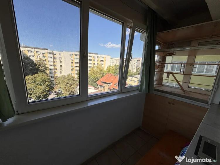 Apartament cu 3 camere semidecomandat, mobilat în Iancului