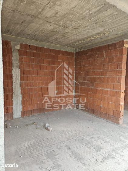 Casă cu 8 camere cu Teren 681 Mp în Central
