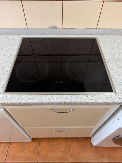 Apartament la casa, cu 3 camere, semidecomandat, zona centrala, str. Sitei - 14