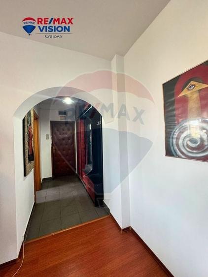 Apartament cu 4 camere de vânzare în zona Central - 10
